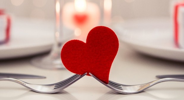 San Valentino, tra single e cibo a domicilio: i consigli per gli innamorati