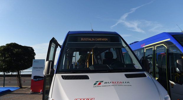 Trasporti, ventiquattro nuovi autobus nel Salernitano. De Luca: «Investiti 2,8 milioni»