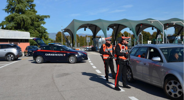 Carabinieri di Thiene durante i controlli stradali