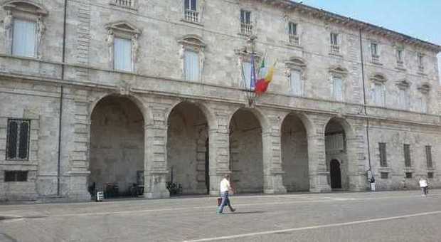 Ascoli, Palazzo Arengo ingaggia due esperti di clima ​a 15.000 euro l'anno