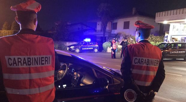 Brucia l'alt dei carabinieri e fugge: preso dopo inseguimento di 6 Km