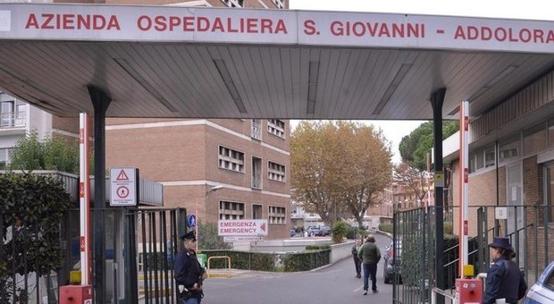Donna scompare dall'ospedale San Giovanni: ritrovata per strada dopo ore di ricerca