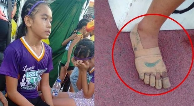 Baby atleta di 11 anni vince tra medaglie correndo con le finte "Nike" cucite sul piede