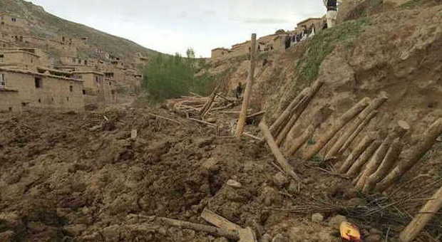 Afghanistan, frana travolge un intero villaggio: oltre 2.500 morti
