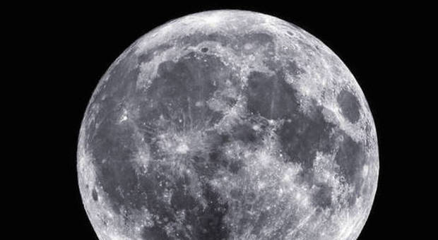 C'è la super luna, a rischio le stelle cadenti di San Lorenzo