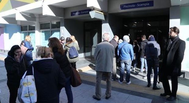 Napoli senza metro e bus: le autorità disertano l'inaugurazione di Largo Pignatelli