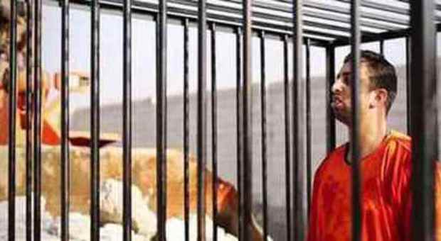 Video Isis, nuovo orrore: pilota giordano bruciato vivo in gabbia