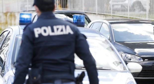 Roma, botte e minacce all’ex: «Se mi denunci ti do 120 coltellate». La donna chiede aiuto alla polizia