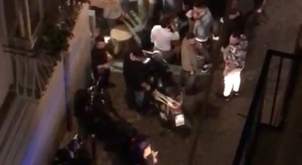 Napoli: movida fracassona ai Quartieri spagnoli, la polizia sanziona tre locali