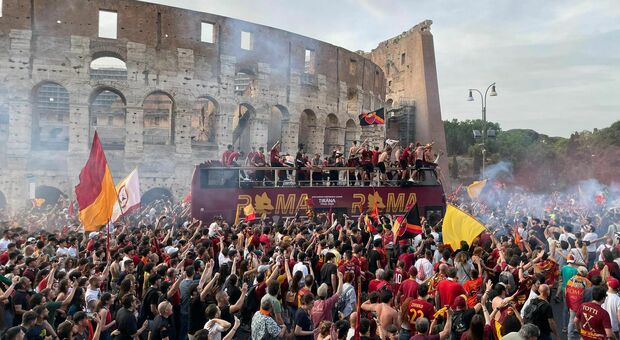 Roma festa Circo Massimo oggi, alle 16.30 l'inizio del corteo alle terme di Caracalla: attesi un milione di tifosi