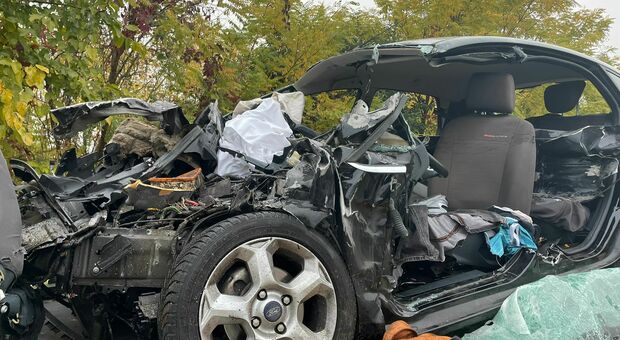 La Ford Fiesta distrutta nell'impatto