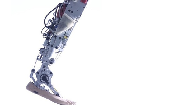 Un prototipo di gamba bionica sperimentato dal progetto europeo Cyberlegs