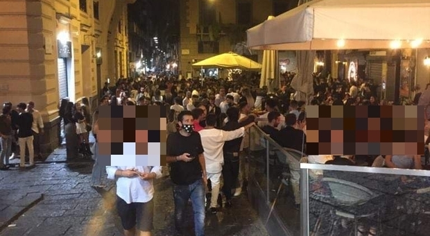 Movida a Napoli, assembramenti vietati e resse dai Quartieri Spagnoli al Vomero
