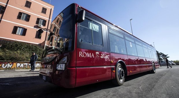 Roma, ancora un'aggressione verso un autista dell'Atac: insulti e spintoni da un'automobilista