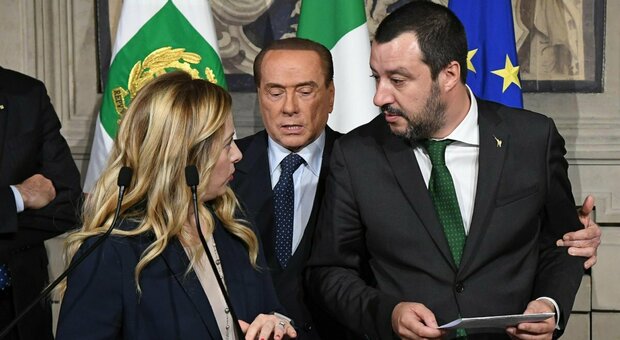 Il centrodestra si fa in tre: Meloni balla da sola, Salvini e Berlusconi distanti