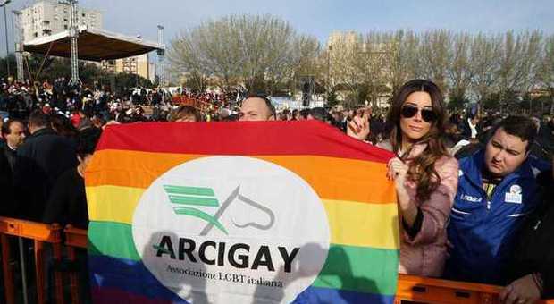 Trans, gay, lesbiche e immigrati a Scampia da Papa Francesco