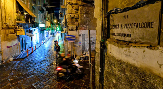 Case occupate a Napoli, c'è l'ultimatum: «Conto alla rovescia per il palazzo dei clan»
