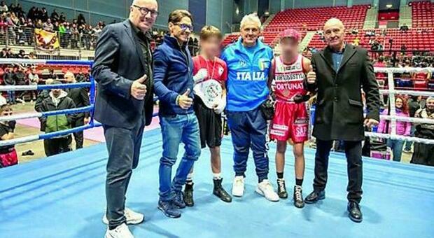 https://statics.cedscdn.it/photos/MED/42/34/8674234_22212031_lorenzo_berlusconi_ring_boxe_vittoria.jpg