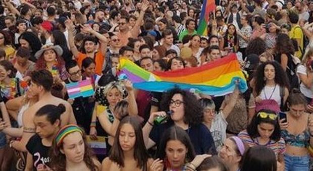 Insulti e offese contro gli attivisti del Sorrento Pride: «A voi le pietre»