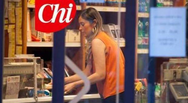 La ministra Boschi e la foto da 'single' al supermercato: "Non sono cambiata, faccio la spesa da sola"