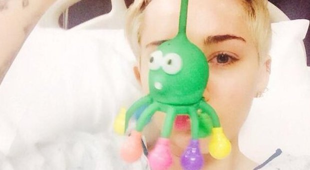 Paura per Miley Cyrus: ricoverata in ospedale per reazione agli antibiotici