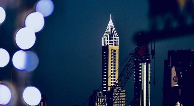 Dubai, inaugurato l'hotel più alto del mondo