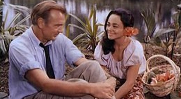 Roberta Haynes con Gary Cooper in "Samoa"