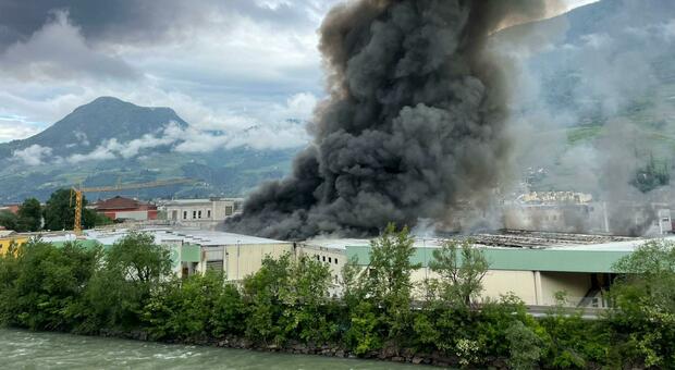 Incendio a Bolzano, cos'è l'Alpitronic: l'azienda leader mondiale nella produzione di colonnine di ricarica per auto elettriche