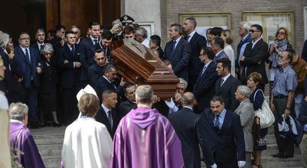 Carlo Azeglio Ciampi, i funerali questa mattina a Roma nella parrocchia di San Saturnino