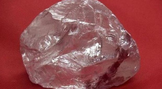 Diamante rosa venduto da Sotheby's per 61 milioni di euro: è record mondiale