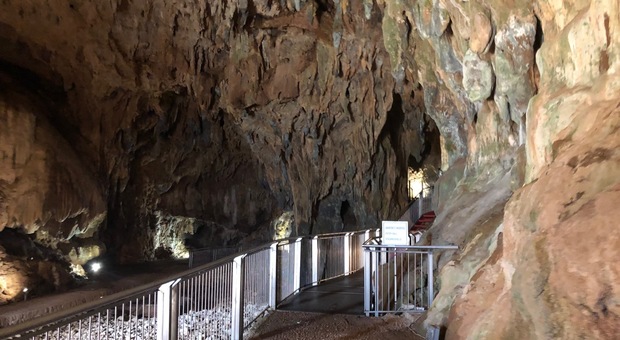 L'agonia delle Grotte di Pastena tra debiti e servizi ridotti all'osso: intanto crollano i visitatori