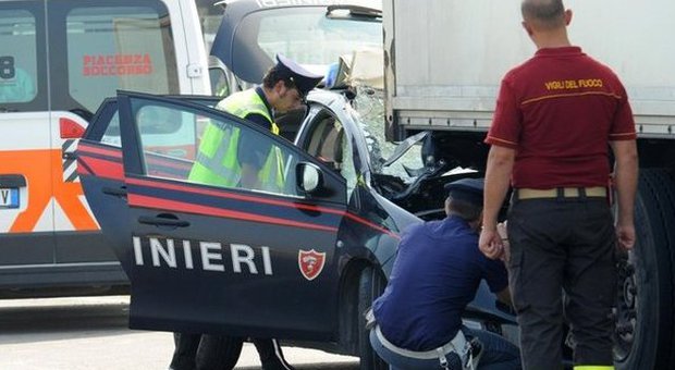 Piacenza, gazzella tampona un tir in un inseguimento: morto un carabiniere