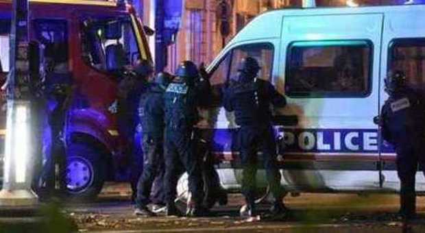 Attentati a Parigi, caccia a due nuovi sospetti