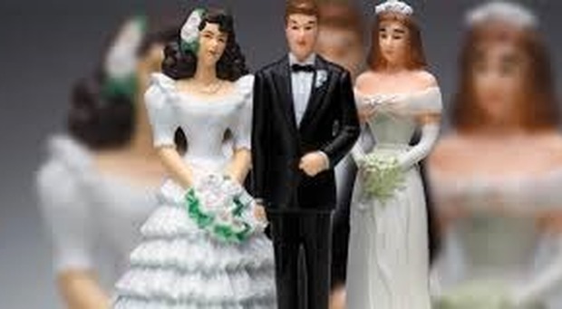 Migrante musulmano si sposa 2 volte, tribunale di Torino lo assolve dall'accusa di bigamia per «tenuità del fatto»
