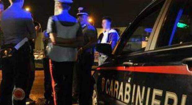 Minaccia le persone alla sagra e si scaglia contro i carabinieri: arrestato