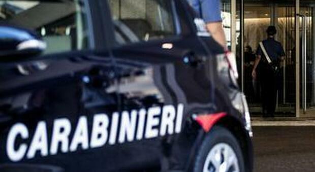 Torino, gioielliere ferito da due ladri entrati in casa nella notte: gli hanno sparato, uno in fuga