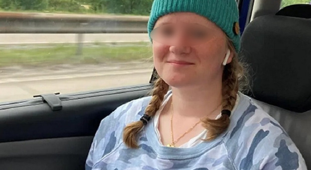 Tragedia su un autobus scolastico: il conducente ha un malore, Jessica 15 anni, schiacchiata dal mezzo