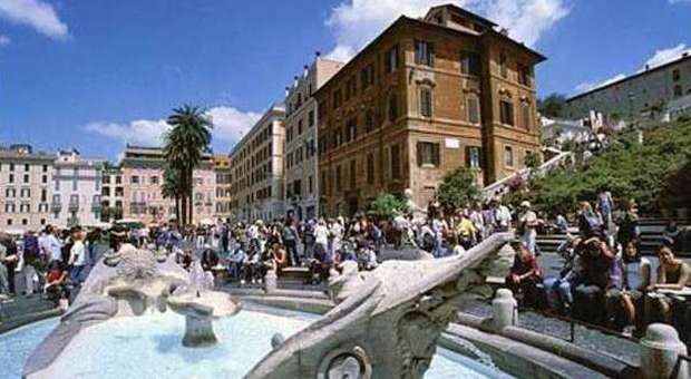 Roma, il Tridente pedonale divide: senza motorini né parcheggi