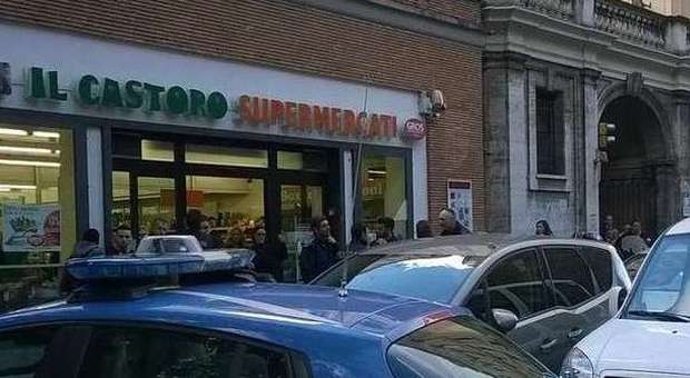 Terrore a Porta Pia, rapinano un supermercato: caccia ai banditi