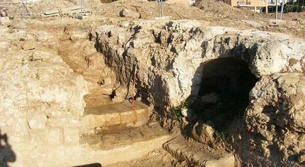 Lecce, sorpresa al cantiere per i nuovi campi sportivi: dagli scavi altri resti di una antica villa medievali