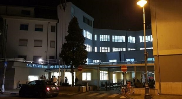 Racket a Frattamaggiore, operaio chiede la tangente per il clan nel cantiere di ristrutturazione dell'ospedale