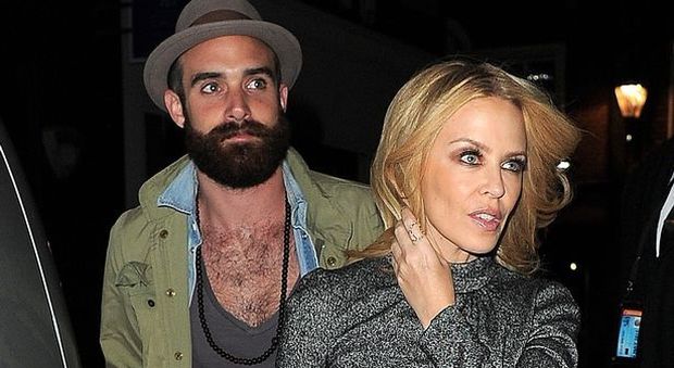 Kylie Minogue sposa il toyboy Joshua Sasse: stanno insieme da settembre