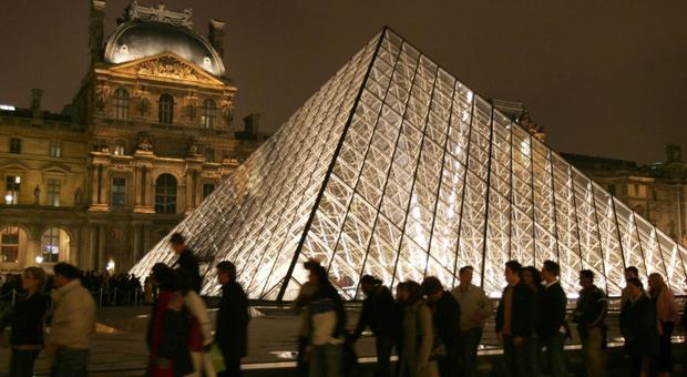 Dormire dentro il Louvre? Sarà possibile: basta prenotare in tempo