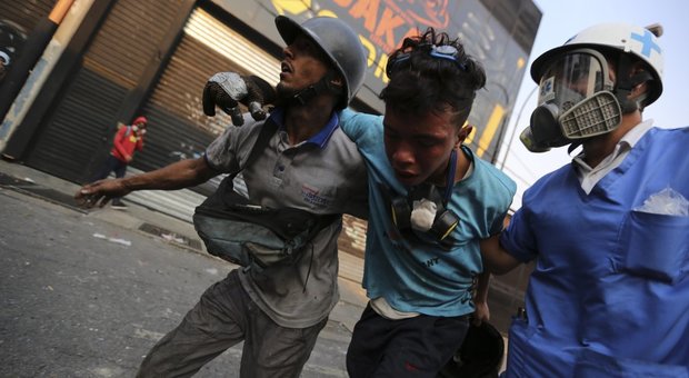 Venezuela, Mosca avverte gli Usa: «Basta ingerenze». Manifestazioni in 21 Paesi contro Maduro