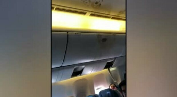 Forte turbolenza provoca panico su un volo che viaggiava dall'Arabia Saudita all'India - VIDEO