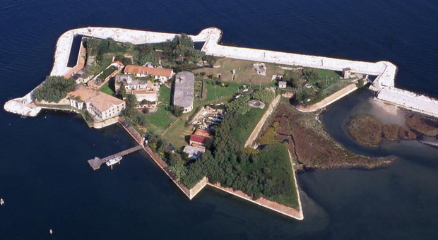 Una veduta della fortezza San Felice