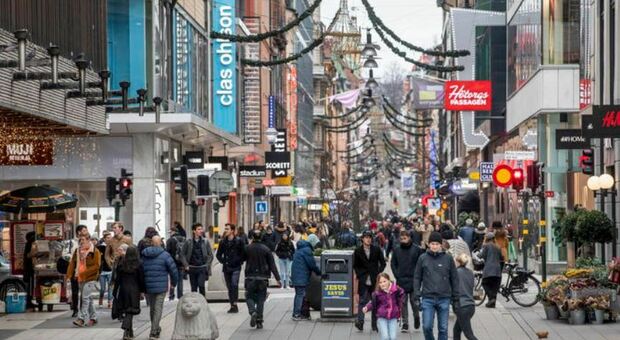 immagine Covid, senza lockwdon meno morti in Svezia rispetto all'Italia