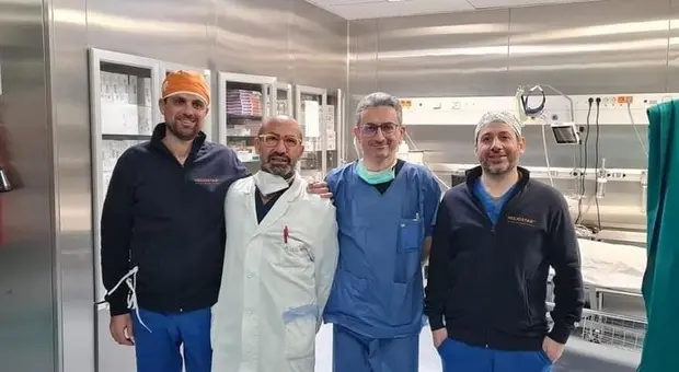 Il dottor Giuseppe De Martino e la sua equipe