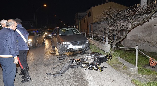 Benevento, scontro tra moto e auto muore a 21 anni