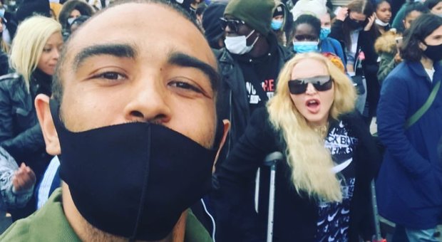 Madonna in strada a Londra per George Floyd, anche lei ha urlato: «No Justice no Peace»